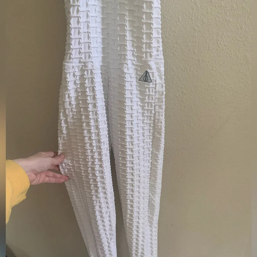 BrunaBody White Honeycomb “tik tok leggings” scrunch butt activewear bodysuit - Picture 5 of 10